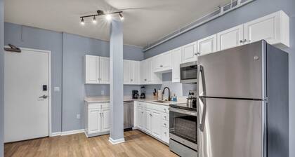 Downtown Cleveland Loft • Fireplace • Gym • Sauna • Free Parking