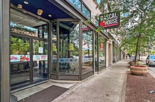 Downtown Cleveland Loft • Fireplace • Gym • Sauna • Free Parking