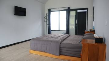 Deluxe Cottage, Mountain View | Laptop workspace, free WiFi