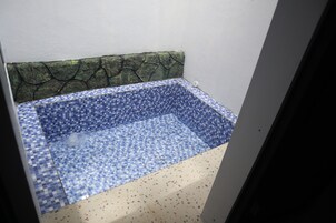 Una piscina cubierta