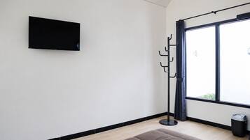 Deluxe Cabin, 1 Queen Bed, Private Pool | Laptop workspace, WiFi (free)