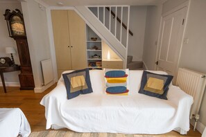 3 bedrooms, travel cot, Internet