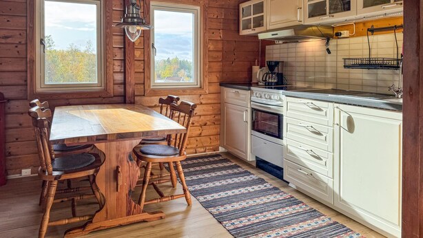 Coffee/tea maker, fridge, microwave, stovetop - Gorgeous home in Rörvik with WiFi (Rörvik)