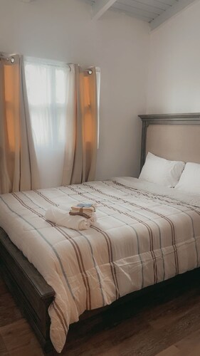 Quiet and cozy 2-bedroom house