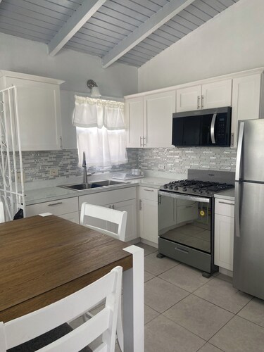 Quiet and cozy 2-bedroom house
