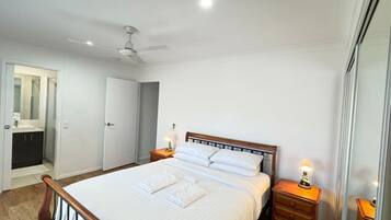 4 bedrooms, desk, iron/ironing board, WiFi