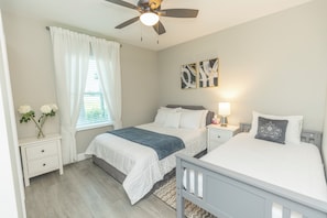 2 bedrooms, in-room safe, desk, iron/ironing board