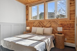 7 bedrooms, WiFi, bed sheets