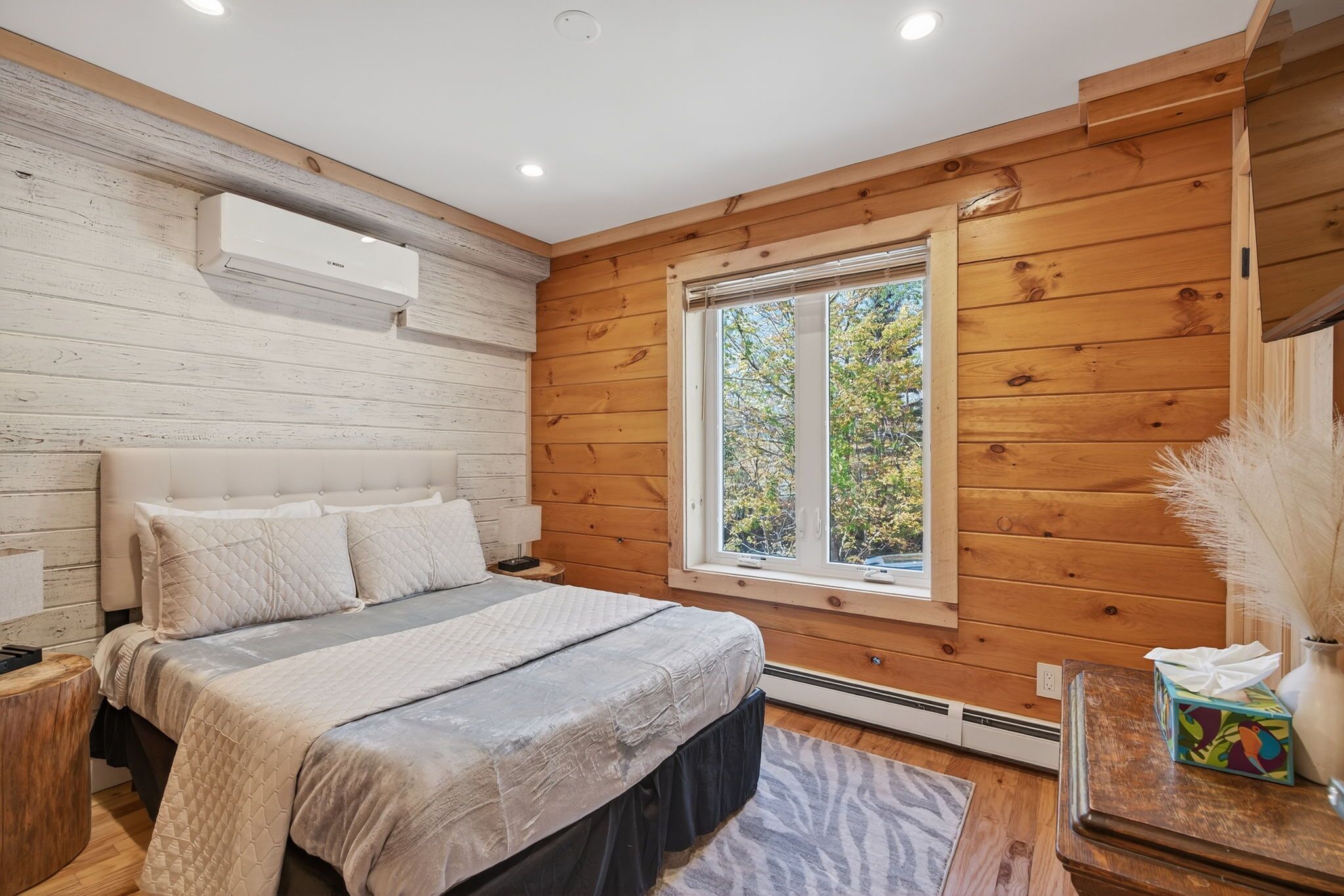 7 bedrooms, WiFi, bed sheets