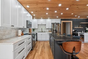 ميكروويف، فرن، موقد طهي مسطح، غسالة أطباق