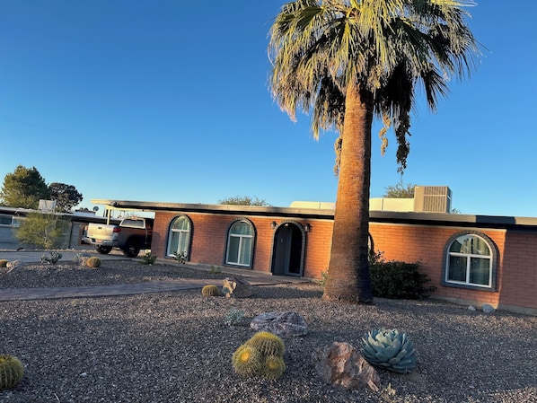 المنطقة المحيطة بالمنشأة