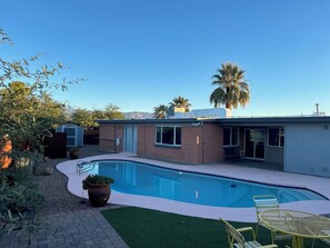 حمّام سباحة خارجي