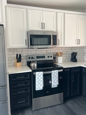 Mikroaaltouuni, uuni, liesi, astianpesukone