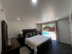 3 bedrooms, desk, iron/ironing board, travel cot