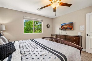 3 bedrooms, free WiFi, bed sheets