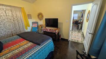 1 chambre, fer et planche Ă repasser, Wi-Fi gratuit, draps fournis