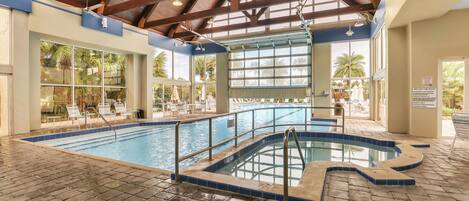 Innendørsbasseng og utendørsbasseng