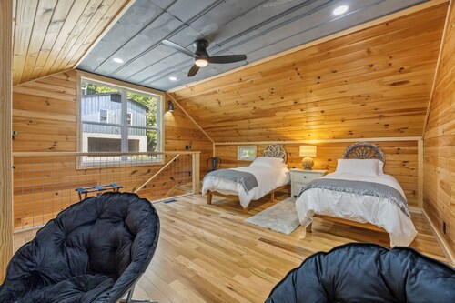 Secluded Mountain Cabin on 8 Private Acres w/ Deck, Fire Table & Fast WiFi