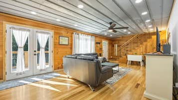 Smart TV, fireplace, video games