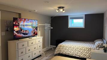 1 slaapkamer, een strijkplank/strijkijzer, gratis wifi, beddengoed