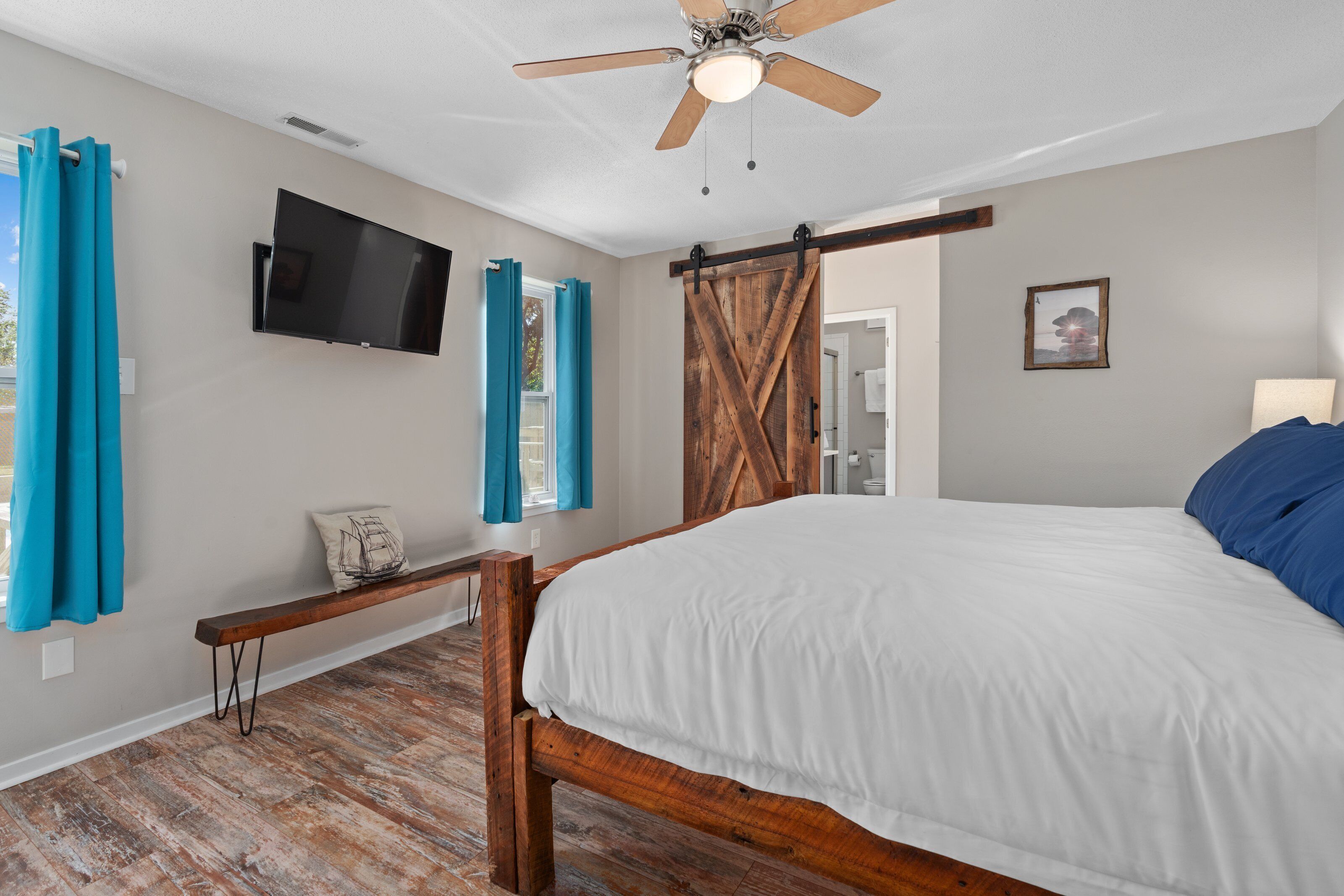 4 bedrooms, desk, iron/ironing board, free WiFi