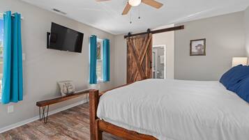 4 bedrooms, desk, iron/ironing board, free WiFi