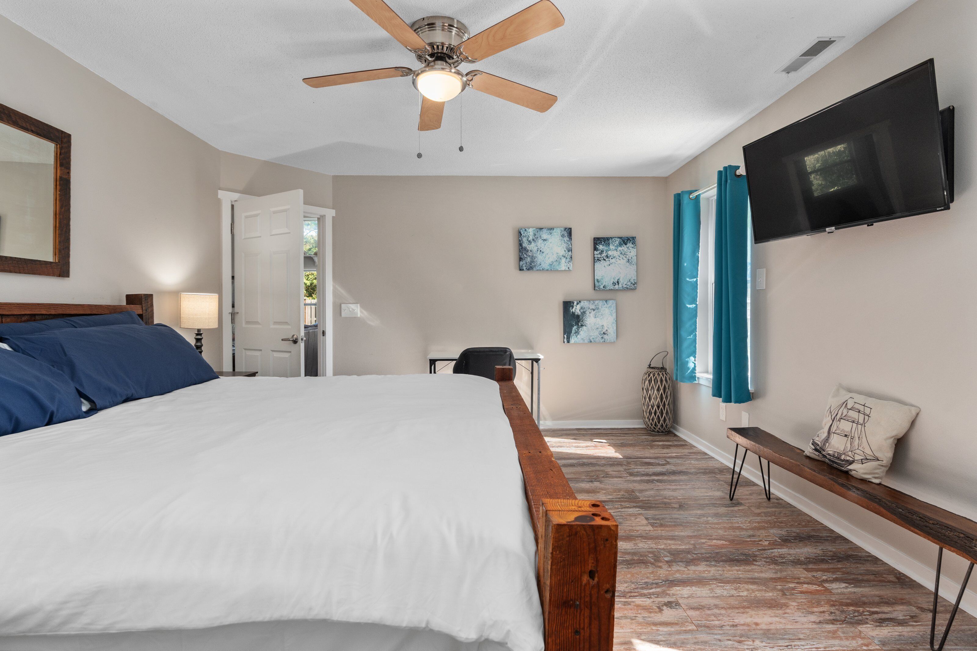 4 bedrooms, desk, iron/ironing board, free WiFi