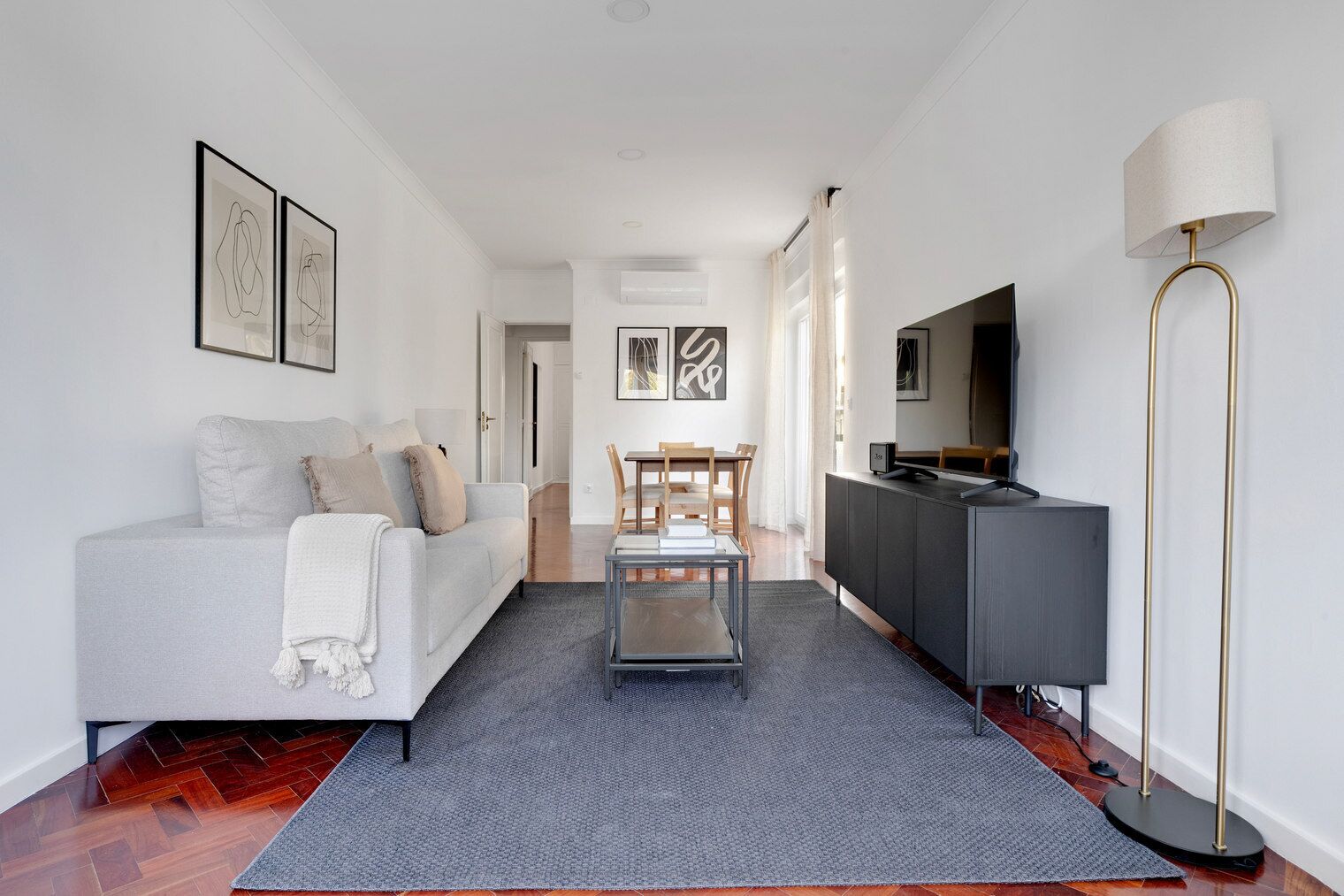 Télévision, chaîne hi-fi