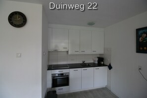 冷蔵庫、コンロ、食器洗い機、コーヒー / ティーメーカー