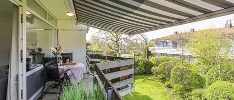 تناول الطعام بالخارج