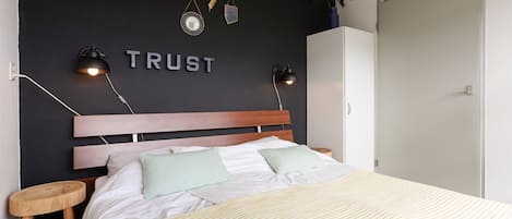2 bedrooms, travel cot, free WiFi