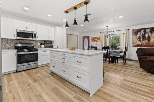 Peaceful Pet Friendly Home with fenced yard