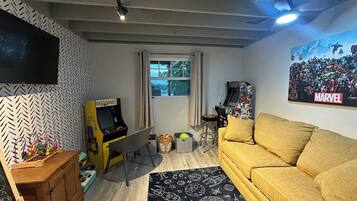 TV, fireplace