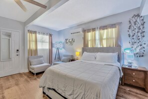 Signature Studio, Pets Allowed | Iron/ironing board, free WiFi - St Conrad Bungalow House (Tampa)