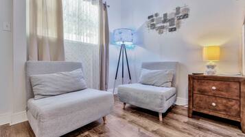 Signature Studio, Pets allowed | Living area