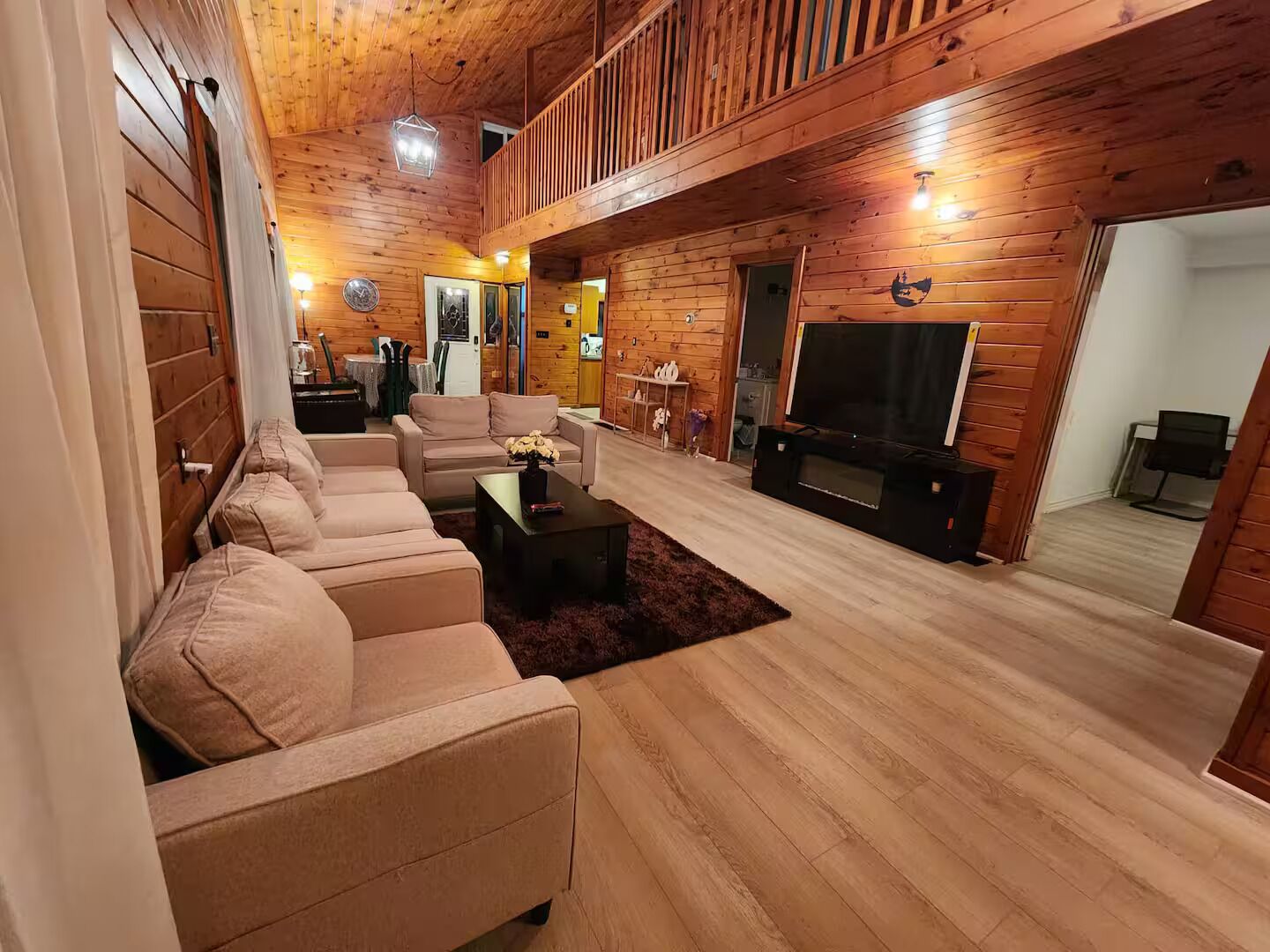 Televisión y chimenea 