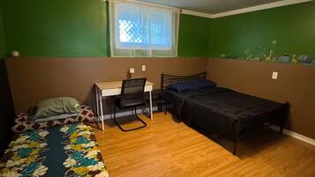 6 bedrooms, WiFi, bed sheets