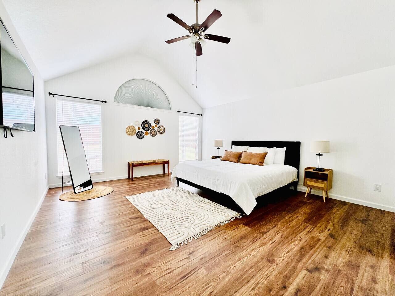 4 habitaciones, tabla de planchar con plancha, wifi y ropa de cama 