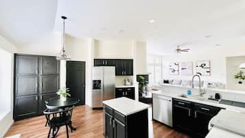 Micro-ondas, fogão, cooktop, lava-louças