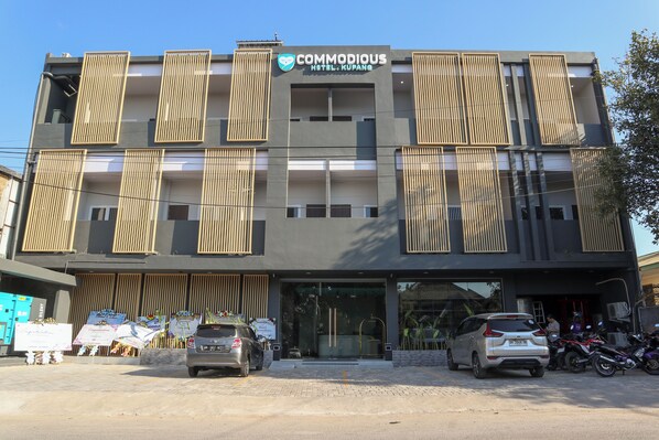 Front of property - Commodious Hotel Kupang (Kupang)