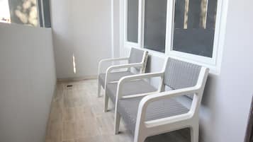 Superior-Zweibettzimmer, Balkon, Stadtblick | Schreibtisch, kostenloses WLAN