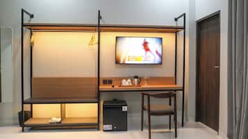 Superior-Zweibettzimmer, Balkon, Stadtblick | Schreibtisch, schallisolierte Zimmer, kostenloses WLAN