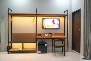 Superior Twin Room, Balcony, City View | Desk, soundproofing, free WiFi