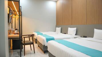 Habitació quàdruple familiar | Escriptori i wifi gratuïta