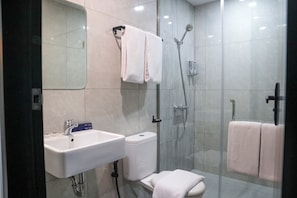 Family Quadruple Room | Bathroom