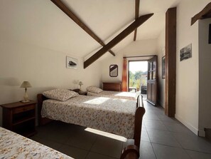 3 室のベッドルーム、WiFi (無料)