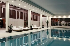 Pool - Blueground | Stratford, pool, nr Queen Elizabeth Park (London)