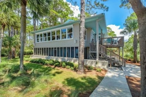 Exterior - Charming 2-bedroom house in Alligator Point with direct ocean views. (Alligator Point)