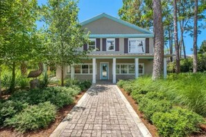 Exterior - Charming 2-bedroom house in Alligator Point with direct ocean views. (Alligator Point)