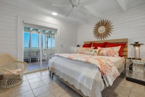 2 bedrooms, internet, bed sheets - Charming 2-bedroom house in Alligator Point with direct ocean views. (Alligator Point)